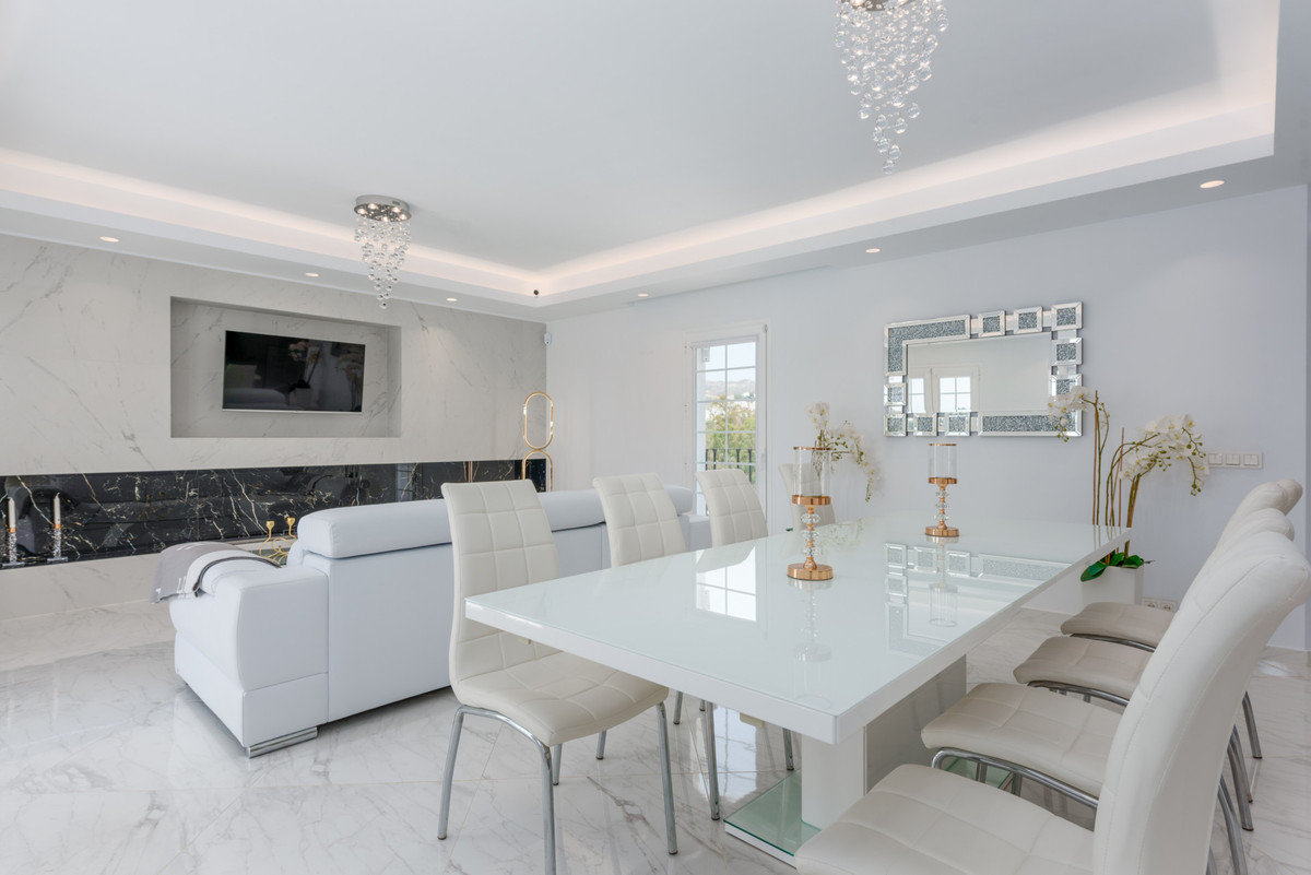 3 Bedroom Villa for Sale in Nueva Andalucía — 3