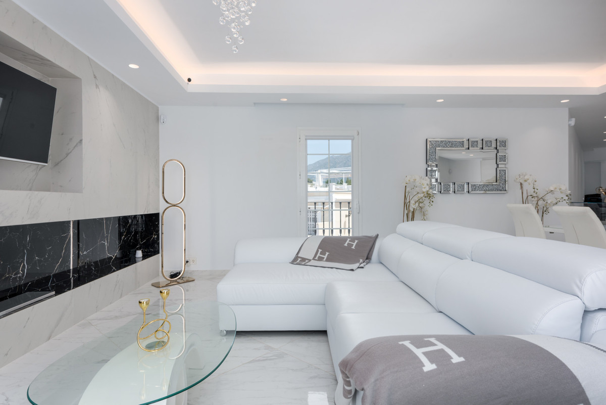3 Bedroom Villa for Sale in Nueva Andalucía — 4