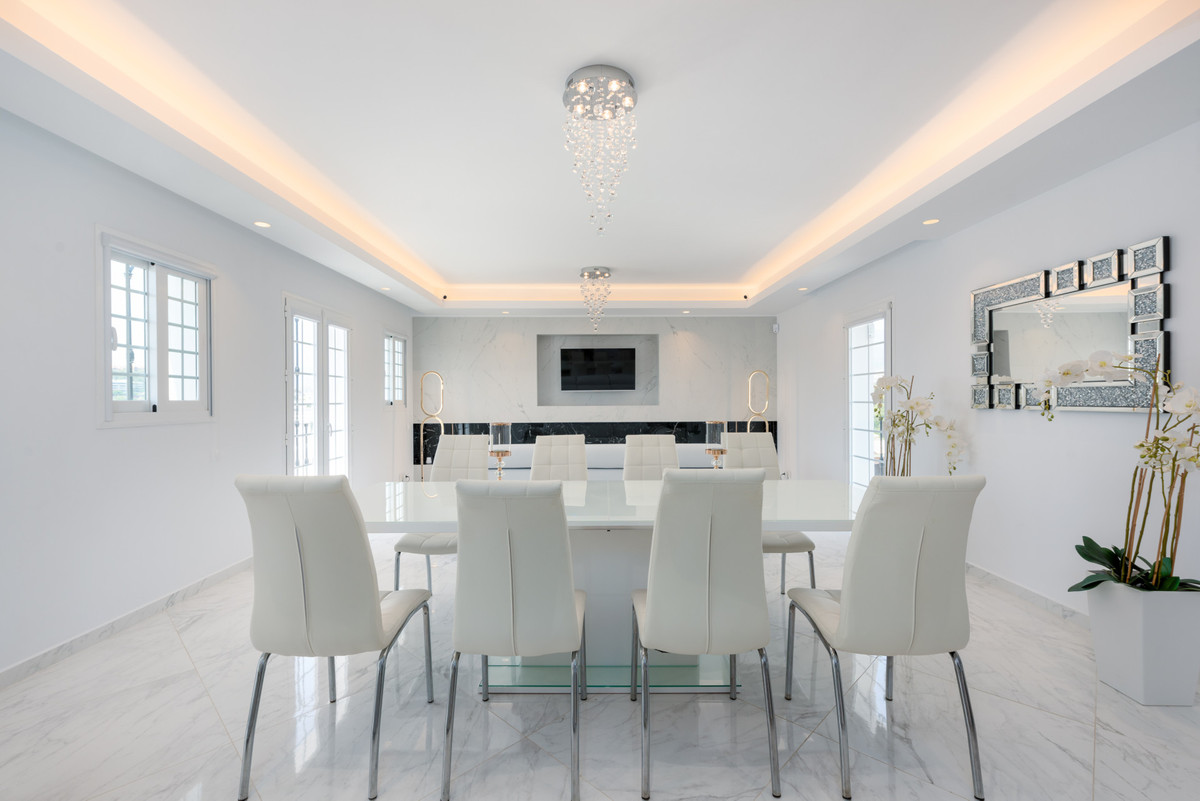 3 Bedroom Villa for Sale in Nueva Andalucía — 5