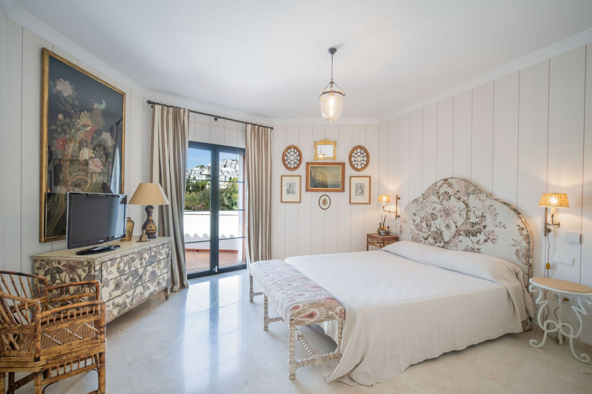 4 Bedroom Villa for Sale in La Quinta — 9