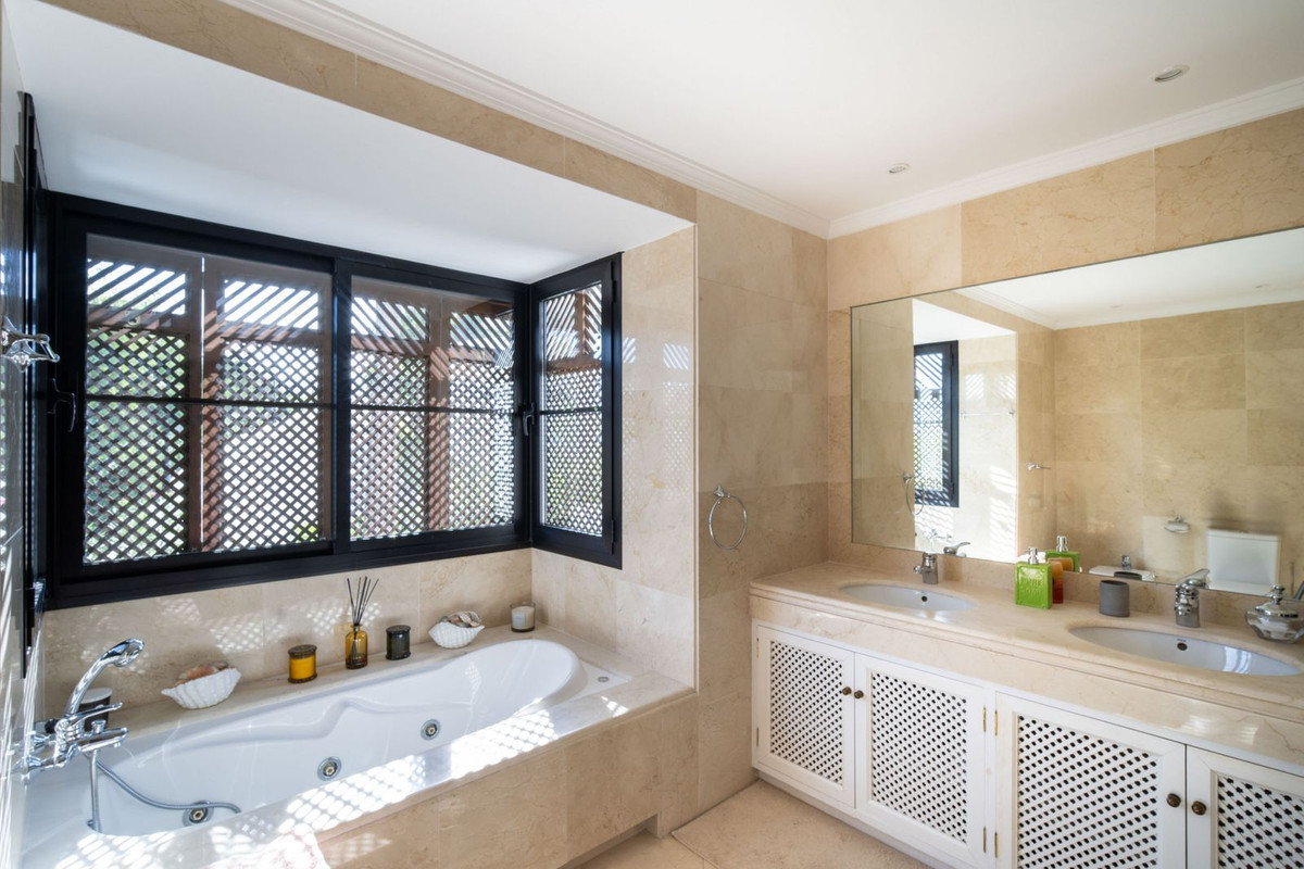 4 Bedroom Villa for Sale in La Quinta — view 10