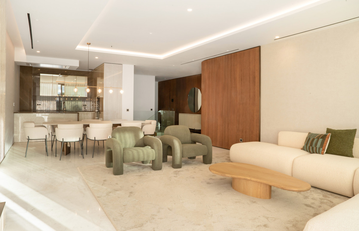 4 Bedroom Apartment for Sale in The Golden Mile — 6
