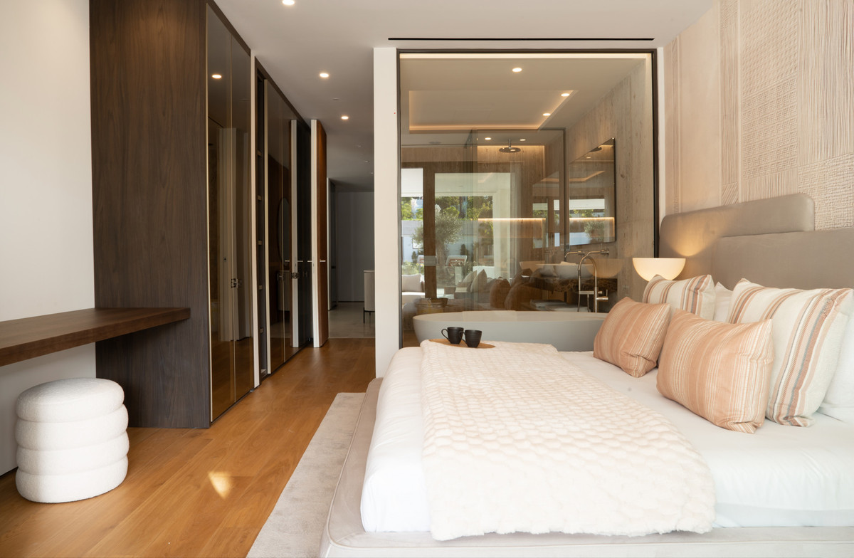 4 Bedroom Apartment for Sale in The Golden Mile — view 10