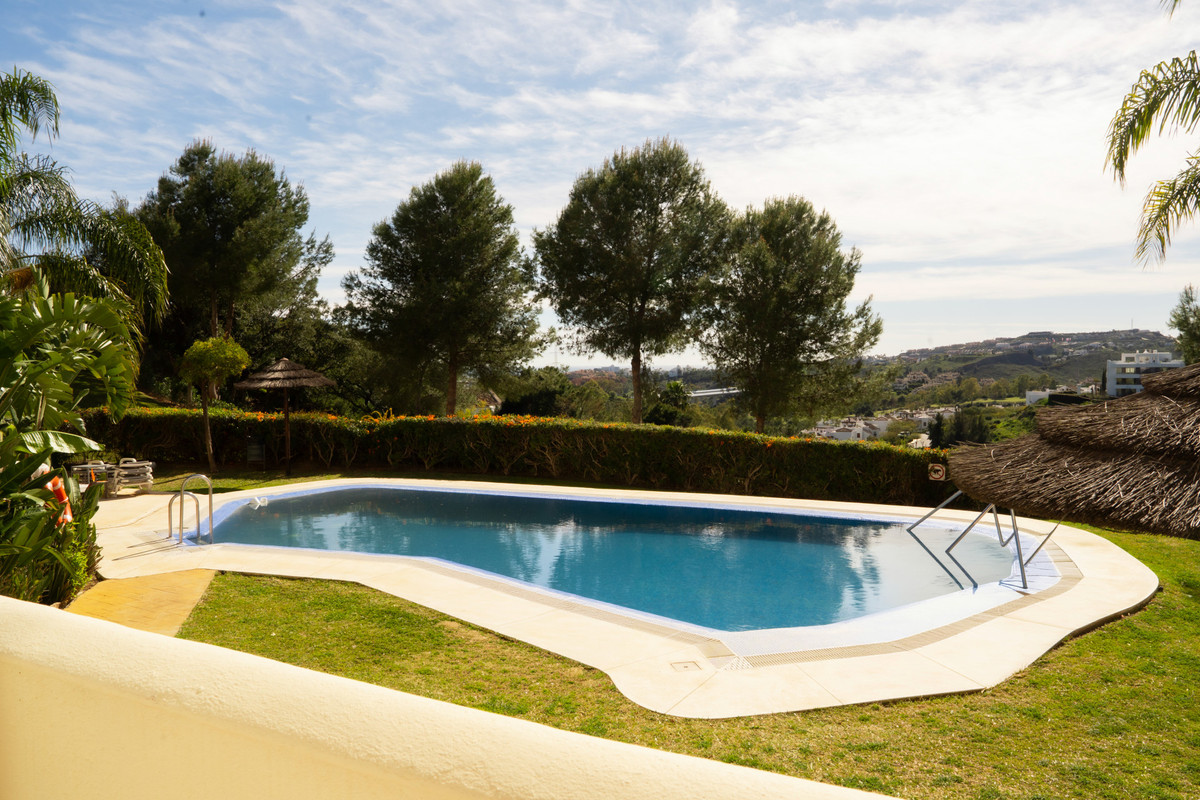 2 Bedroom Apartment for Sale in Benahavís — 7