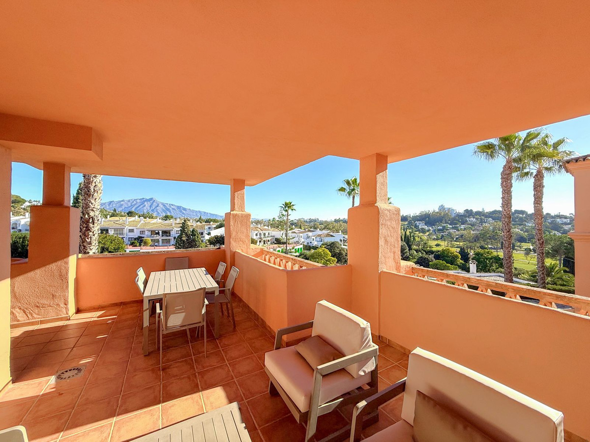 3 Bedroom Apartment for Sale in Benahavís — 2