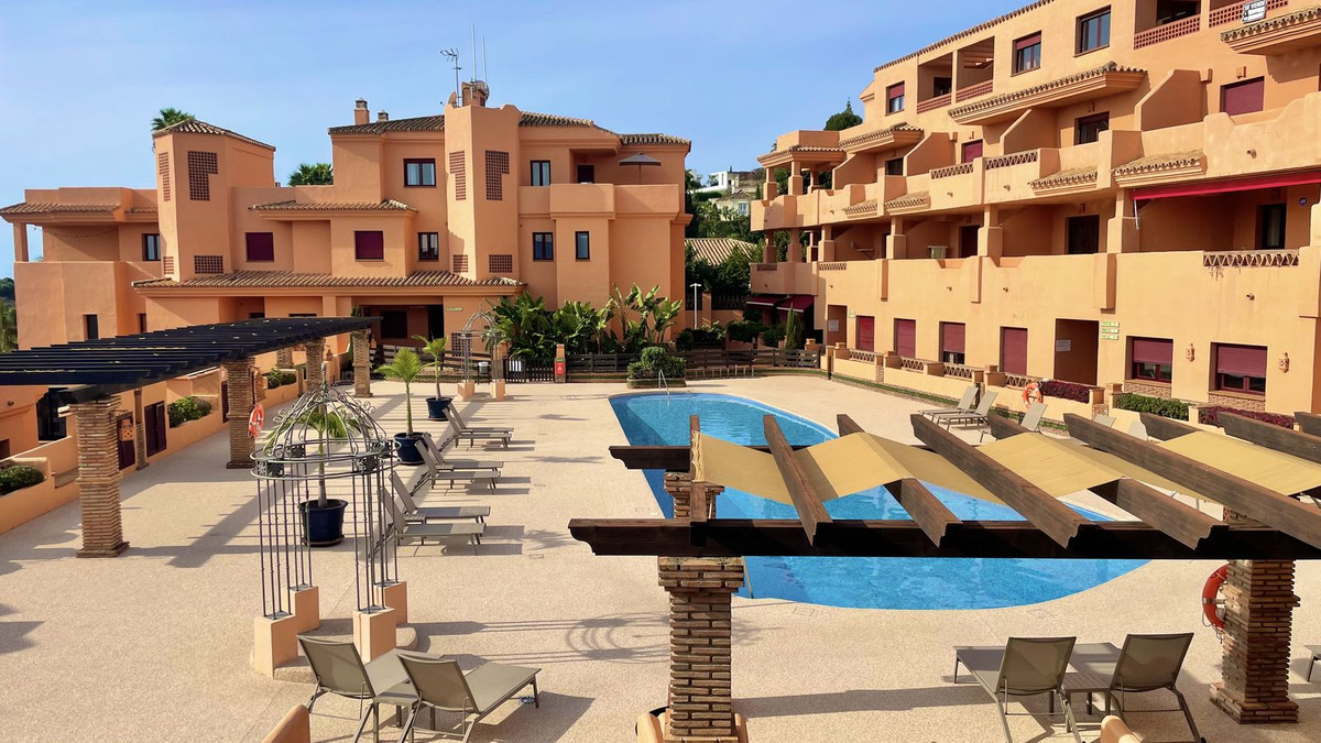 3 Bedroom Apartment for Sale in Benahavís — 8