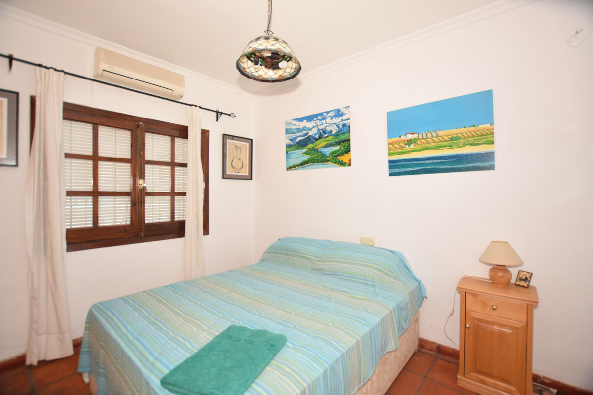 3 Bedroom Villa for Sale in San Pedro de Alcántara — 9