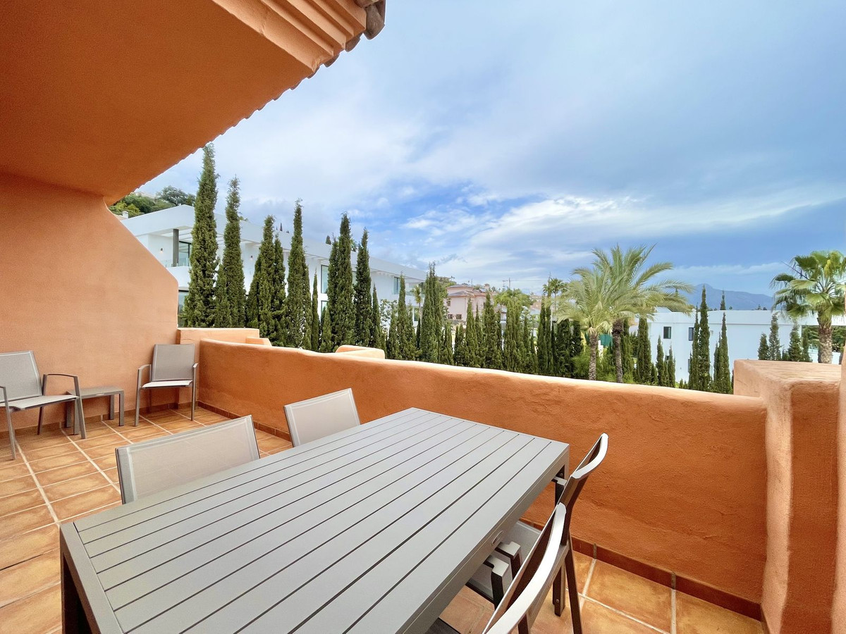 2 Bedroom Apartment for Sale in Benahavís