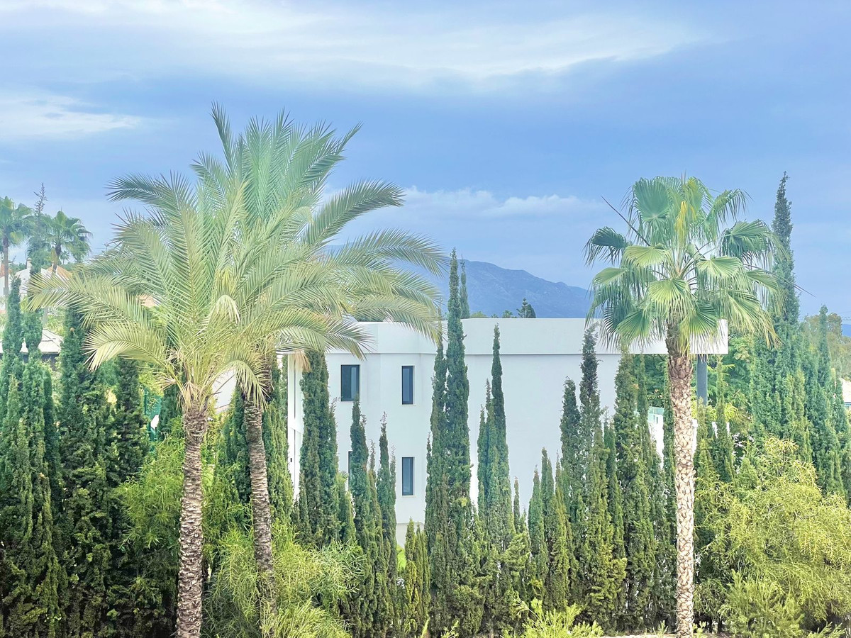 2 Bedroom Apartment for Sale in Benahavís — 3