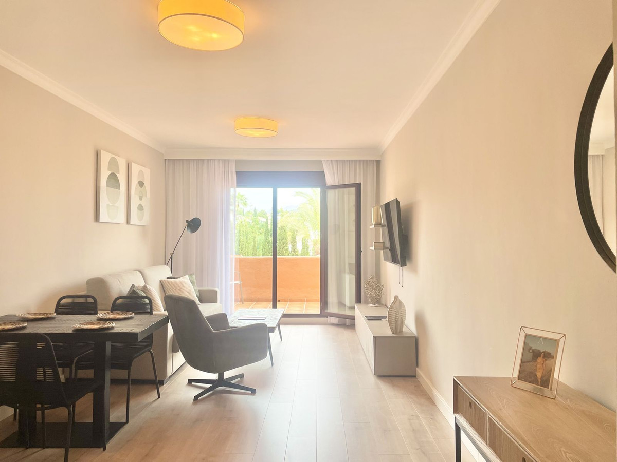 2 Bedroom Apartment for Sale in Benahavís — 4