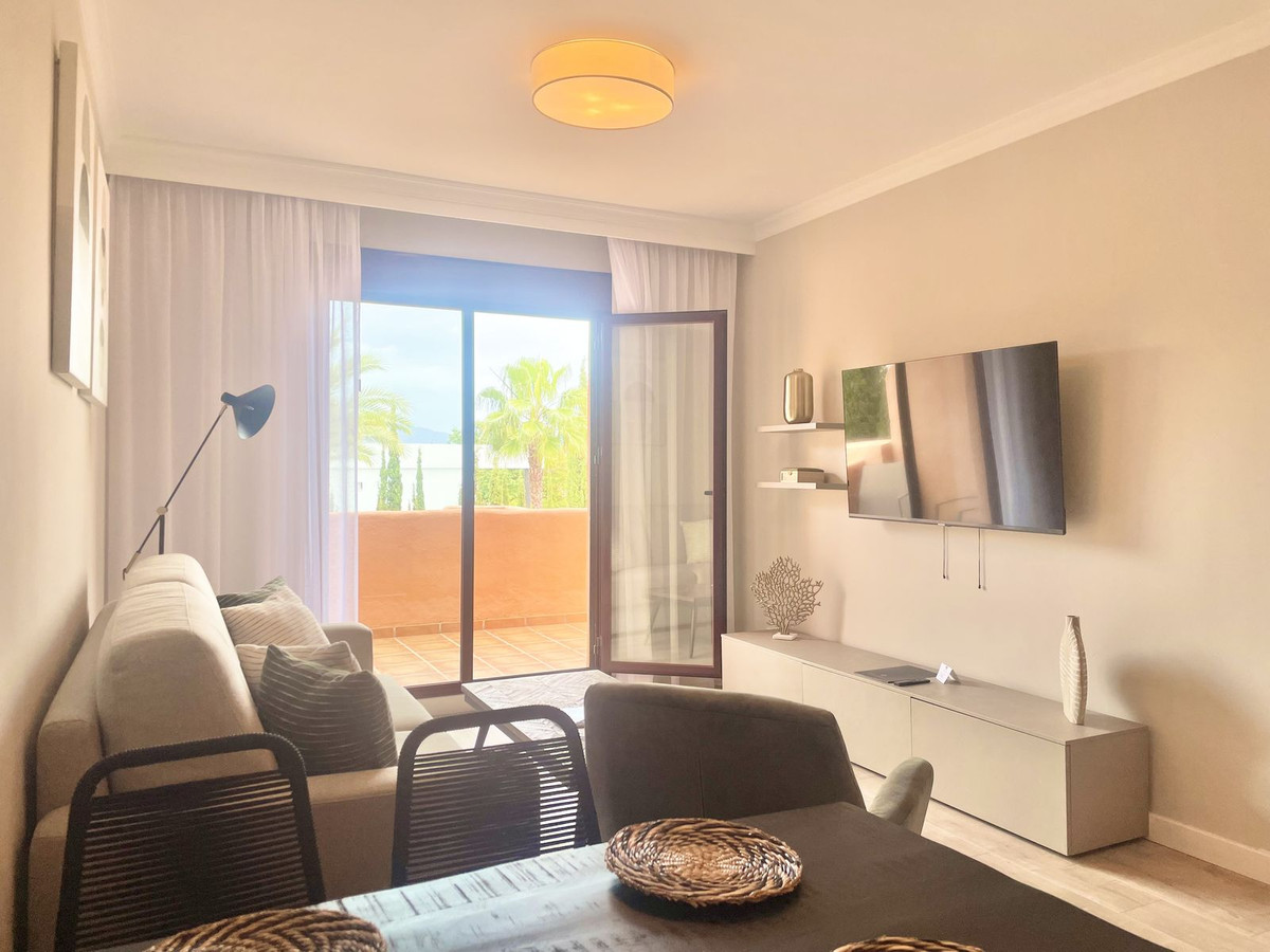 2 Bedroom Apartment for Sale in Benahavís — 5