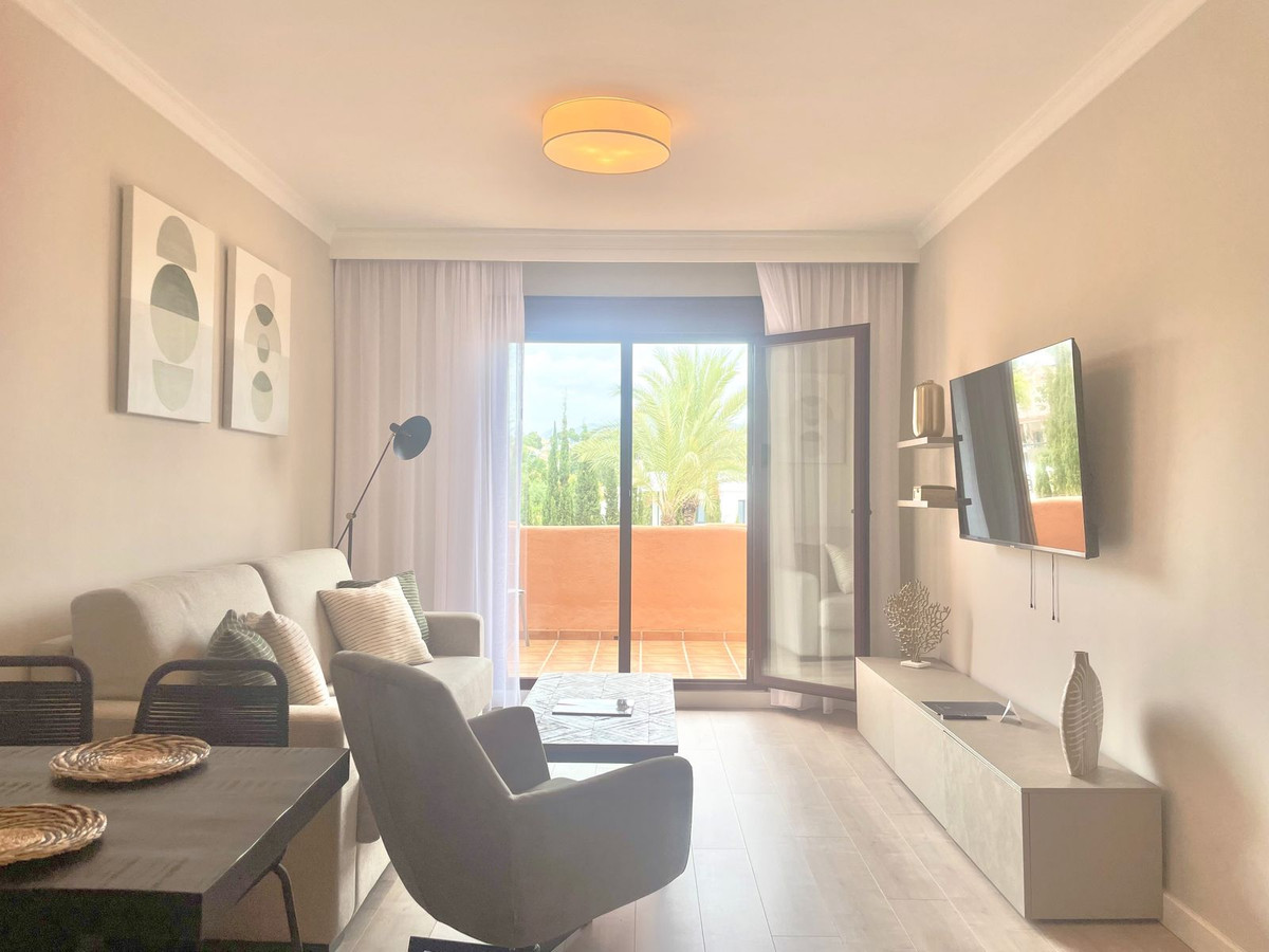 2 Bedroom Apartment for Sale in Benahavís — 6