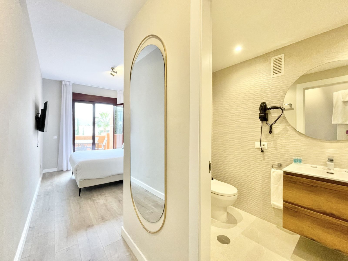 2 Bedroom Apartment for Sale in Benahavís — 8