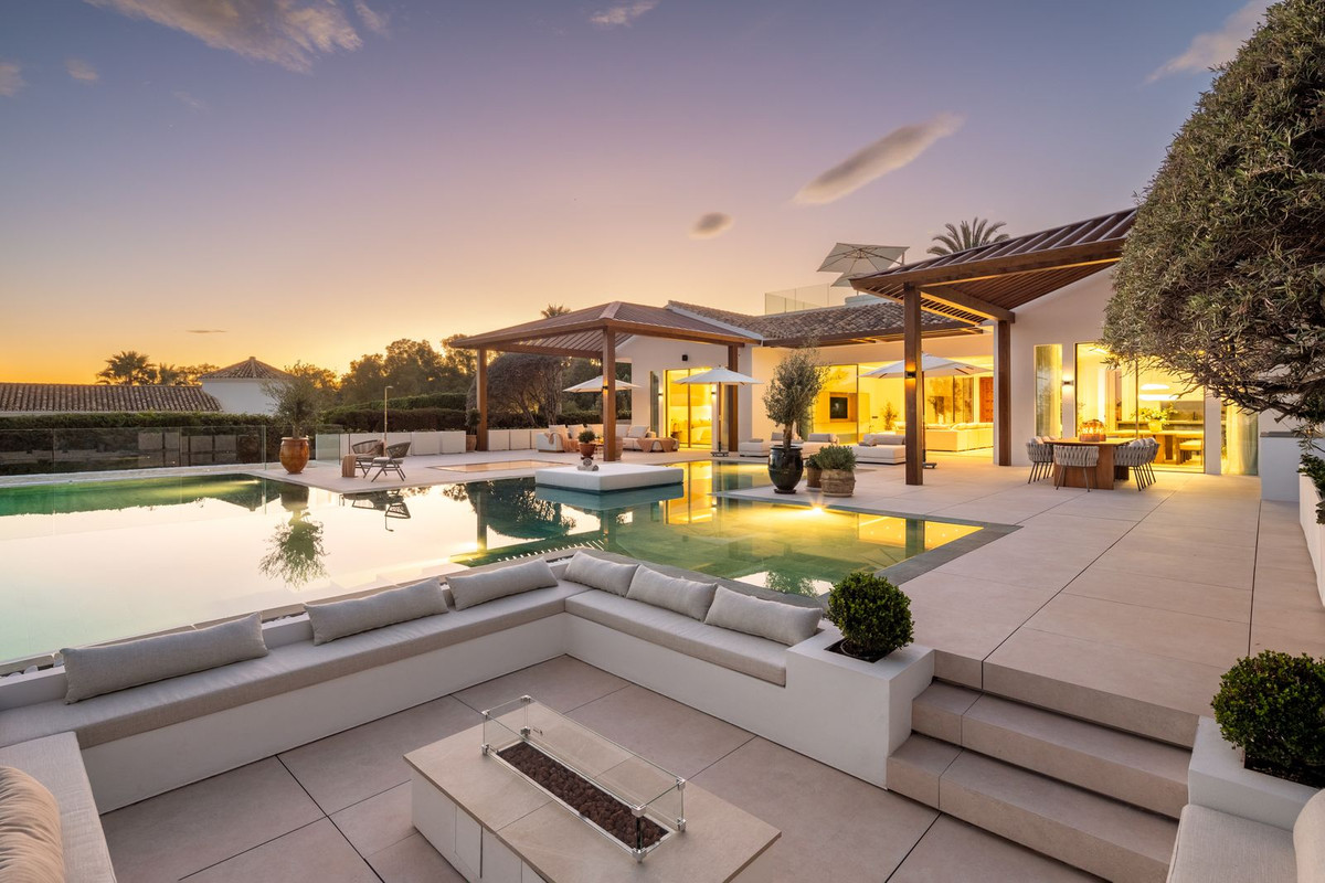 6 Bedroom Villa for Sale in Nueva Andalucía — 3