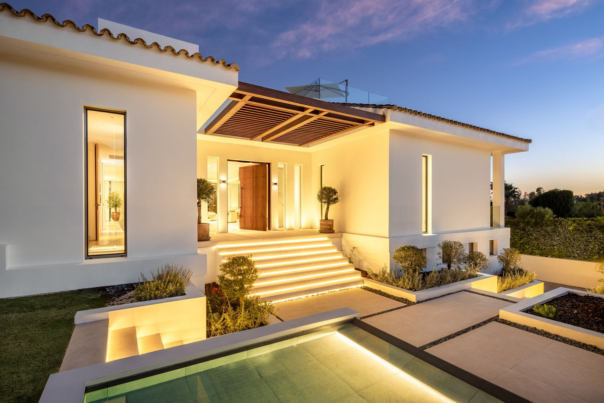 6 Bedroom Villa for Sale in Nueva Andalucía — 4