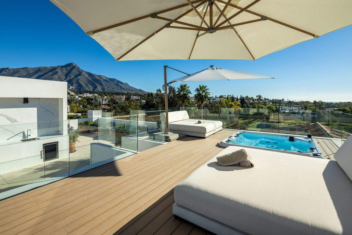 6 Bedroom Villa for Sale in Nueva Andalucía — 5