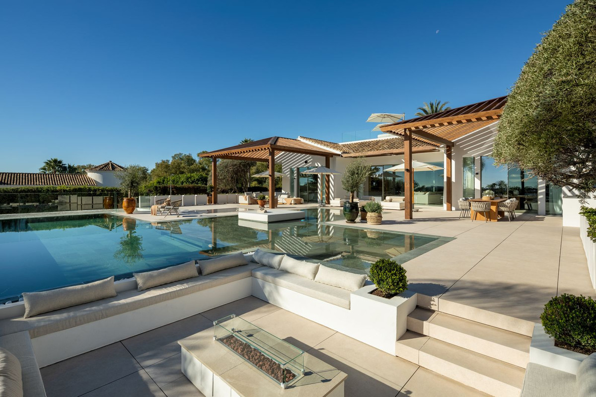 6 Bedroom Villa for Sale in Nueva Andalucía — 7
