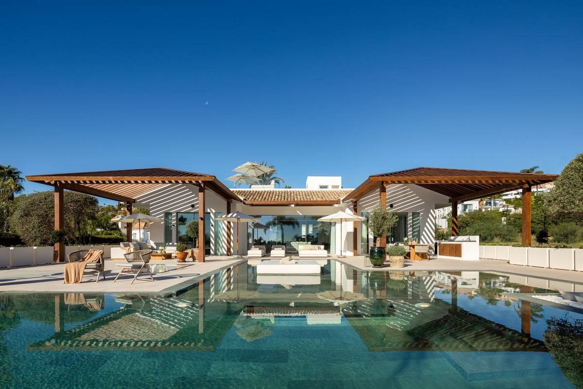 6 Bedroom Villa for Sale in Nueva Andalucía — 8