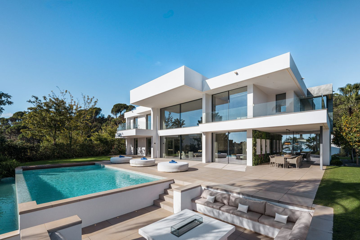 5 Bedroom Villa for Sale in El Madroñal
