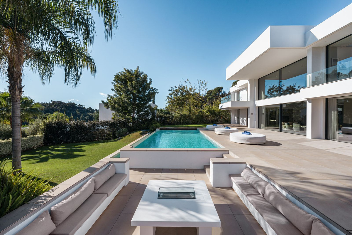 5 Bedroom Villa for Sale in El Madroñal — 2