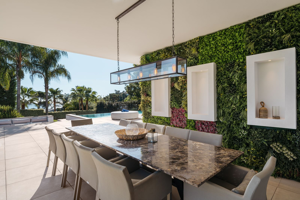 5 Bedroom Villa for Sale in El Madroñal — 3