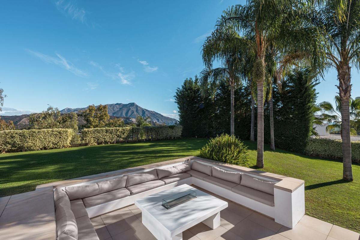5 Bedroom Villa for Sale in El Madroñal — 4