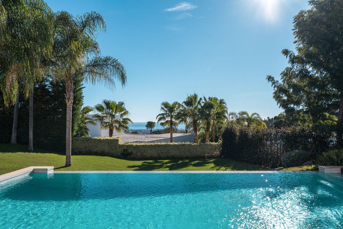 5 Bedroom Villa for Sale in El Madroñal — 6