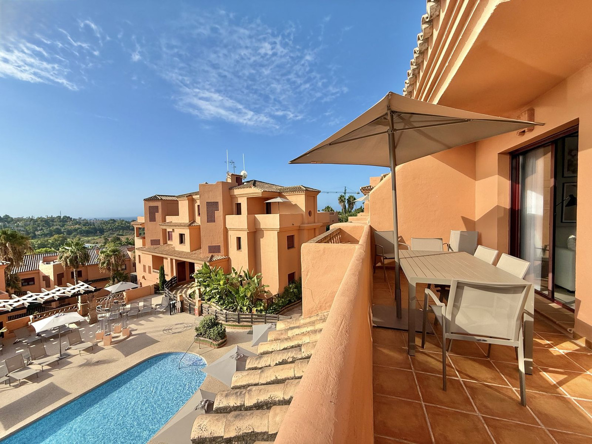 2 Bedroom Apartment for Sale in Benahavís