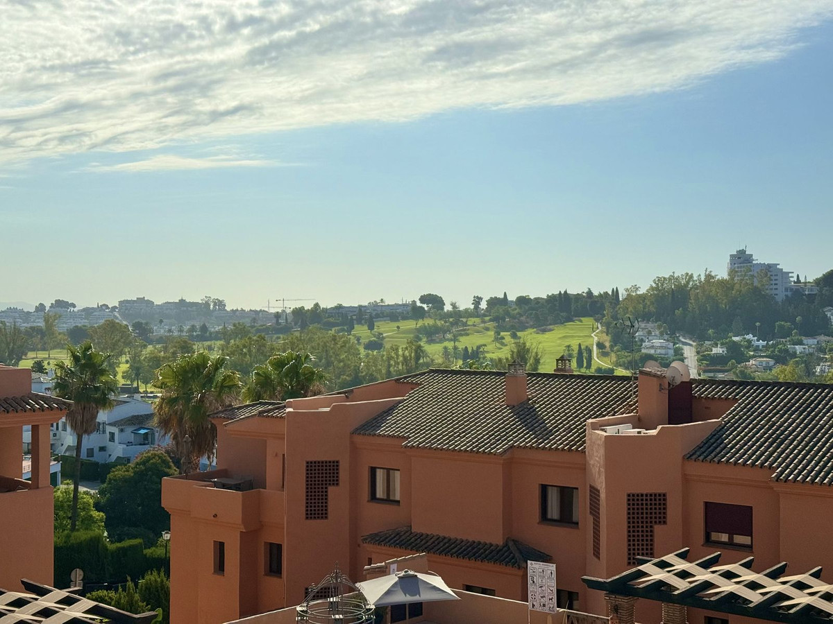 2 Bedroom Apartment for Sale in Benahavís — 3