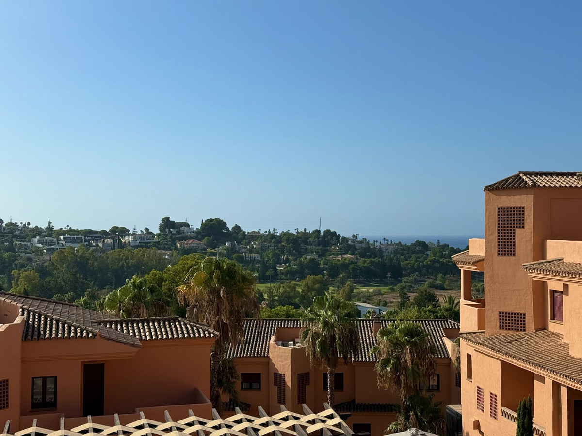 2 Bedroom Apartment for Sale in Benahavís — 4