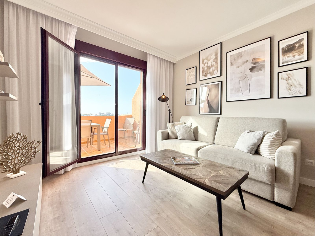 2 Bedroom Apartment for Sale in Benahavís — 5