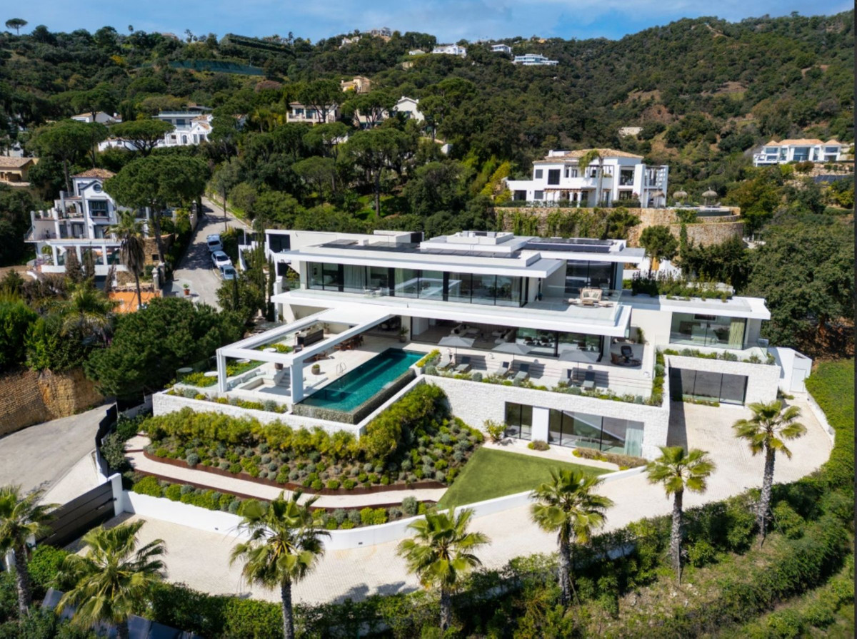 8 Bedroom Villa for Sale in Benahavís — 2