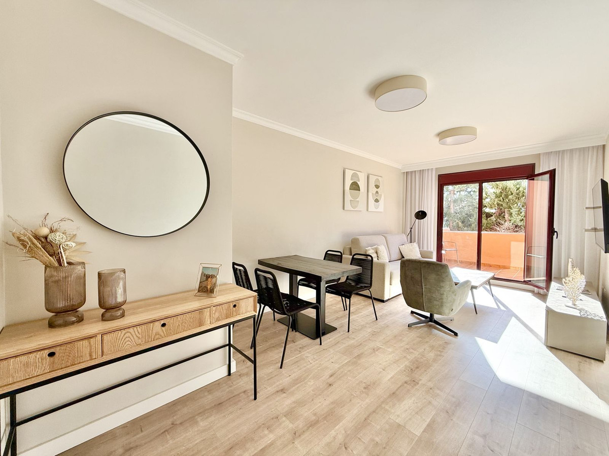 2 Bedroom Apartment for Sale in Benahavís — 2