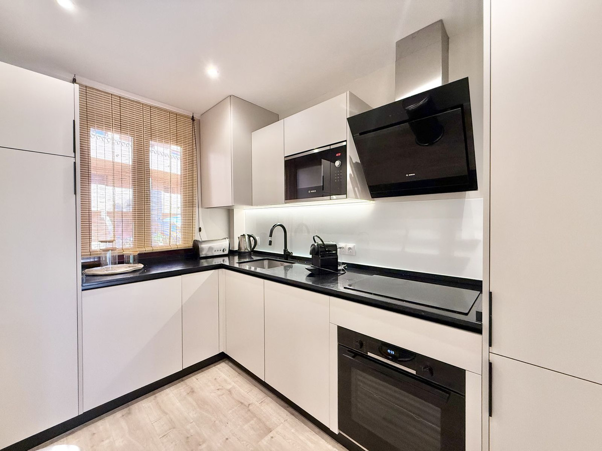 2 Bedroom Apartment for Sale in Benahavís — 3
