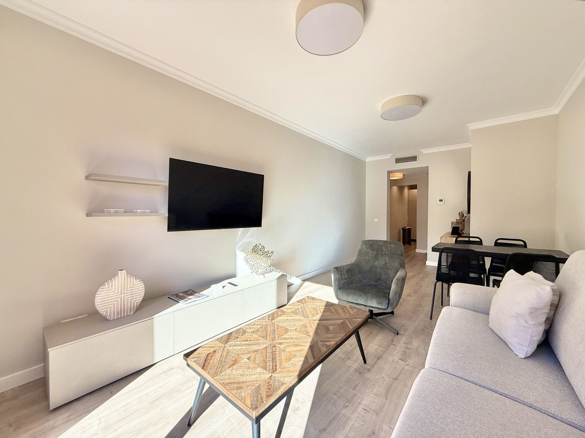 2 Bedroom Apartment for Sale in Benahavís — 5