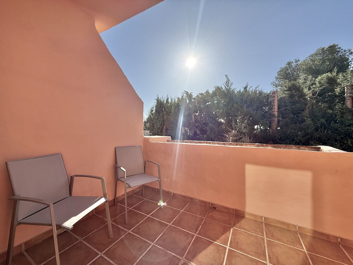 2 Bedroom Apartment for Sale in Benahavís — 7
