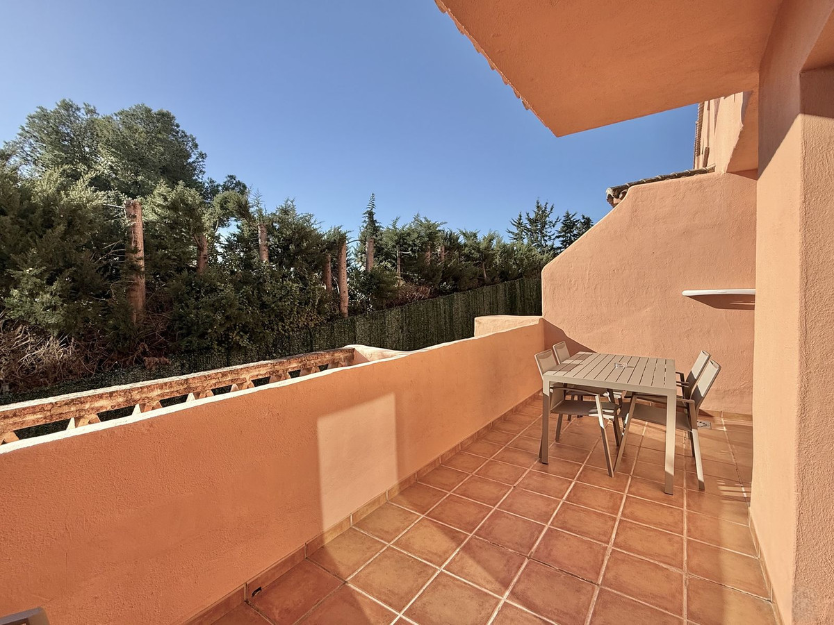 2 Bedroom Apartment for Sale in Benahavís — 8