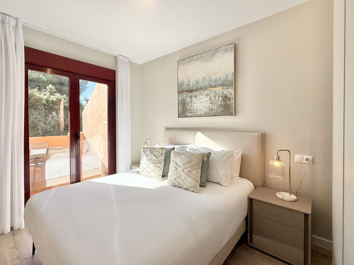 2 Bedroom Apartment for Sale in Benahavís — view 10