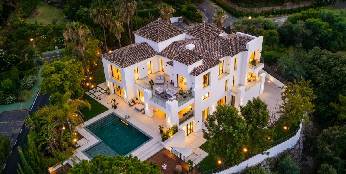 6 Bedroom Villa for Sale in La Quinta