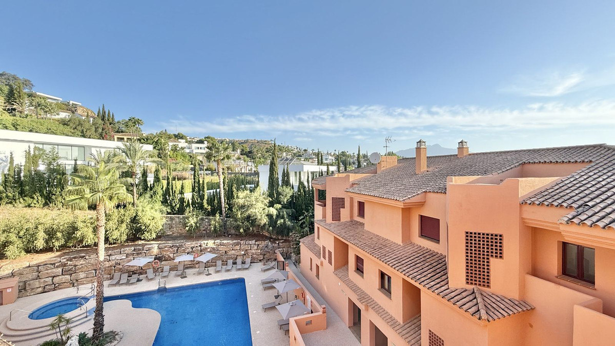 2 Bedroom Apartment for Sale in Benahavís — 4