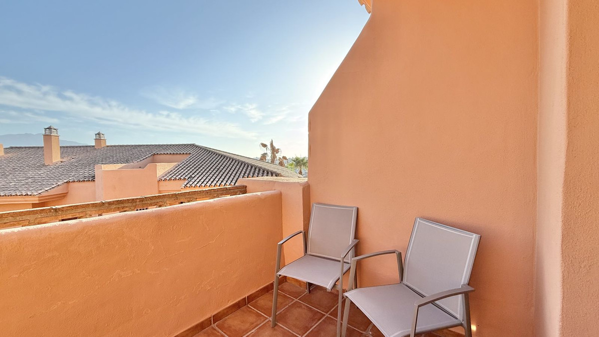 2 Bedroom Apartment for Sale in Benahavís — 5