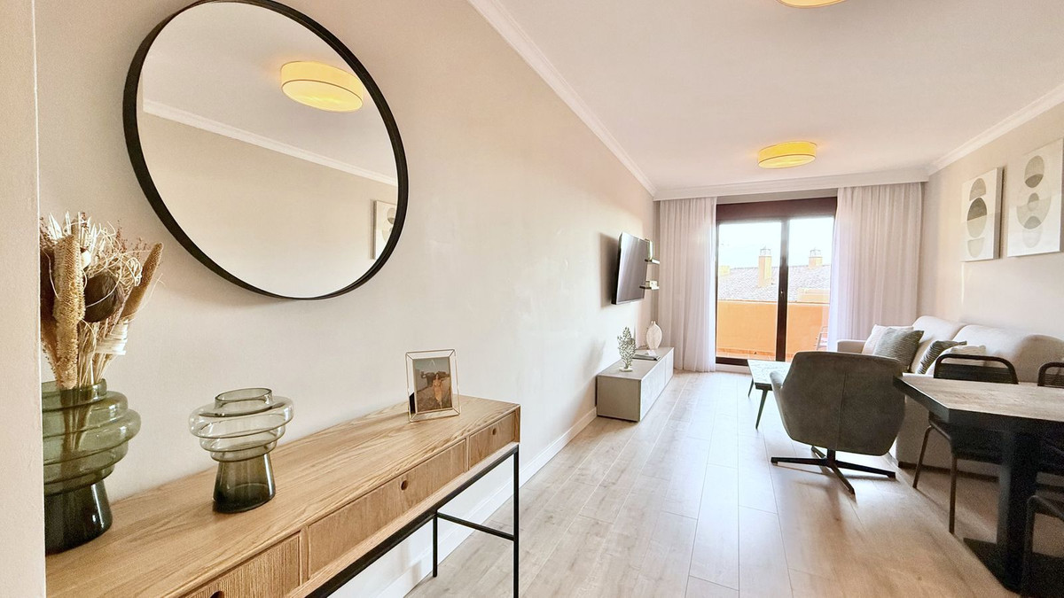 2 Bedroom Apartment for Sale in Benahavís — 6