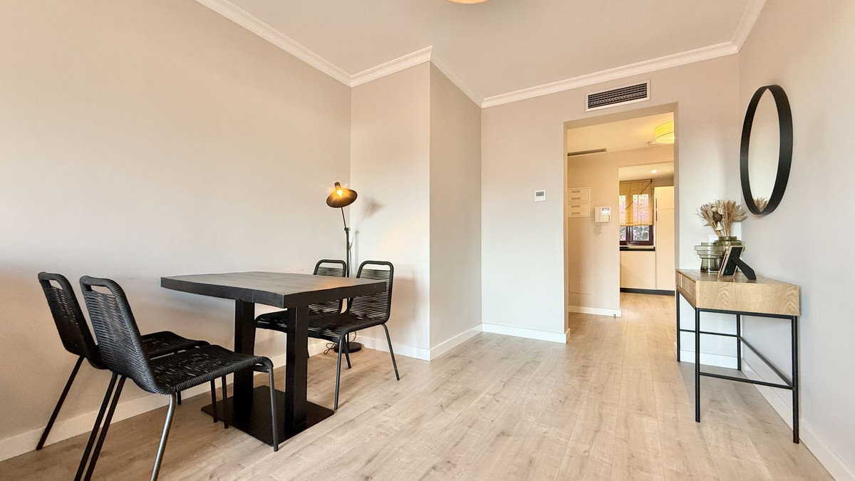 2 Bedroom Apartment for Sale in Benahavís — 7
