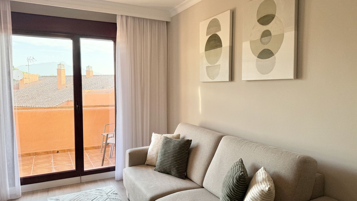 2 Bedroom Apartment for Sale in Benahavís — 9