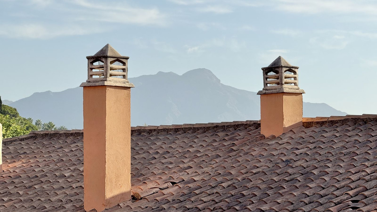 2 Bedroom Apartment for Sale in Benahavís — view 10