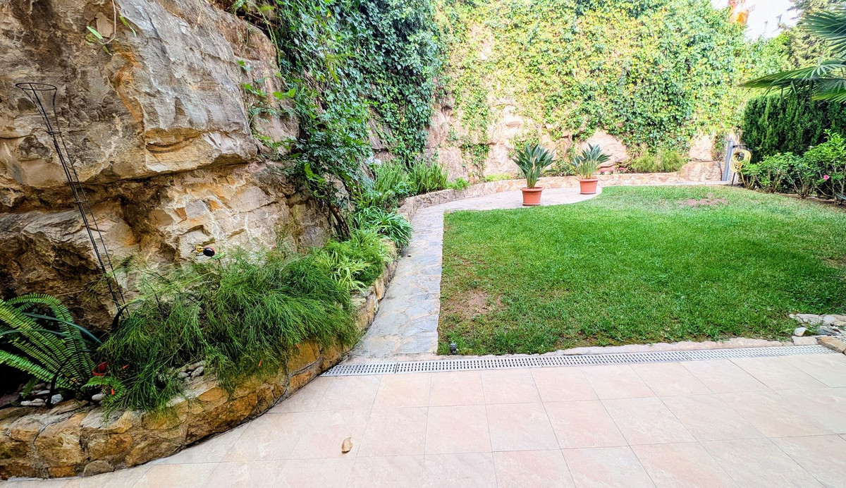 2 Bedroom Apartment for Sale in Benahavís