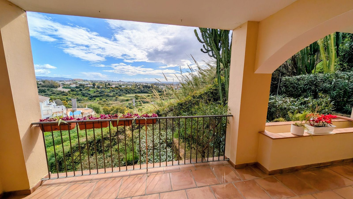 2 Bedroom Apartment for Sale in Benahavís — 3
