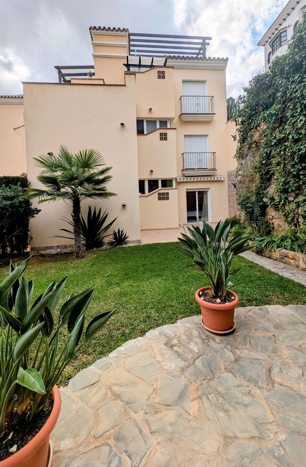 2 Bedroom Apartment for Sale in Benahavís — 4
