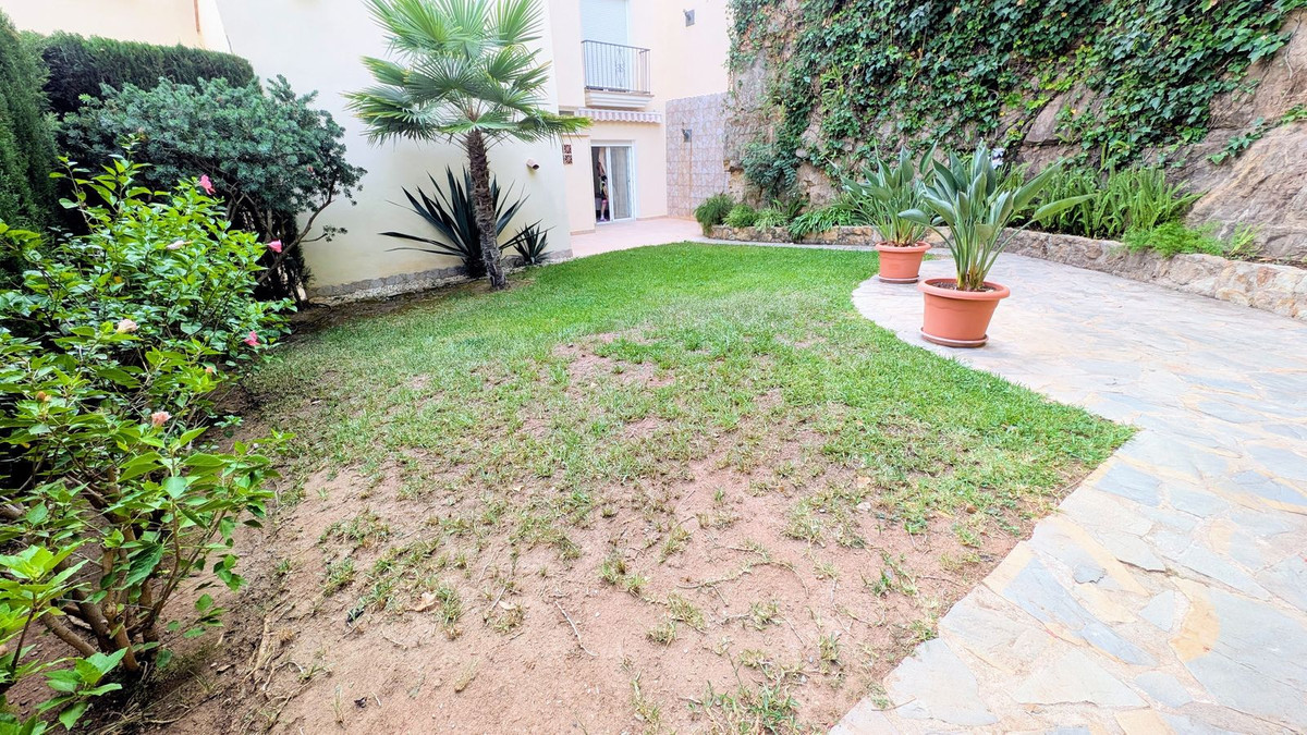 2 Bedroom Apartment for Sale in Benahavís — 5