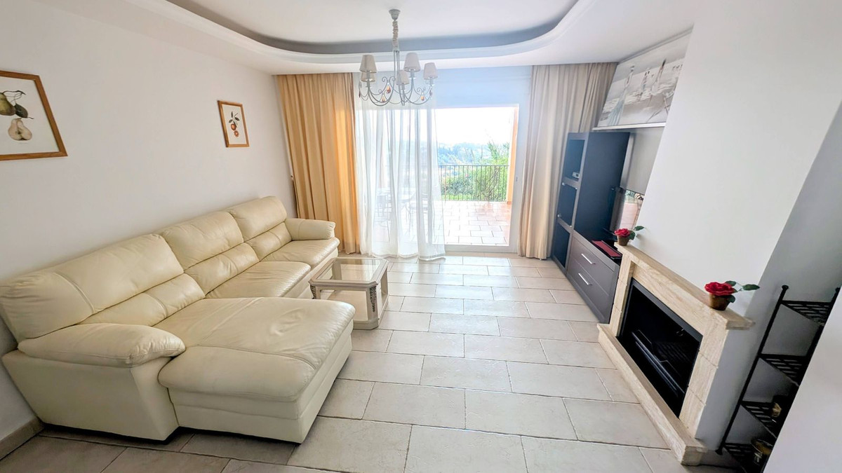 2 Bedroom Apartment for Sale in Benahavís — 7